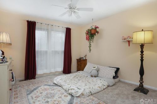 156 Maplewood Ct, Edison NJ 08820-1055 exterior