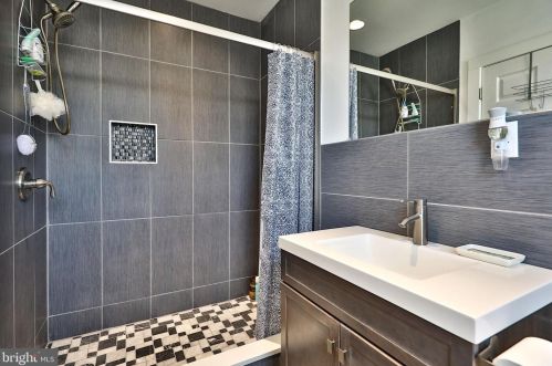 1524 Leithgow St, Philadelphia PA 19147-1514 exterior