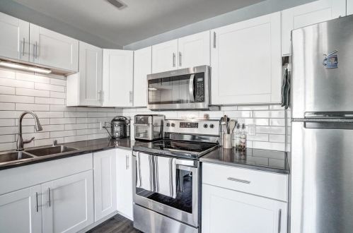 627 Dayton St, Madison WI  53703-2335 exterior