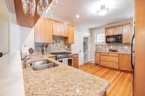 80 Roseland Ter, Springfield MA  01106-1128 exterior