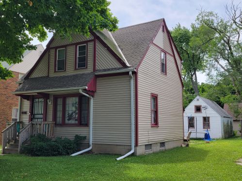 5681 39th St, Milwaukee, WI 53221-3901