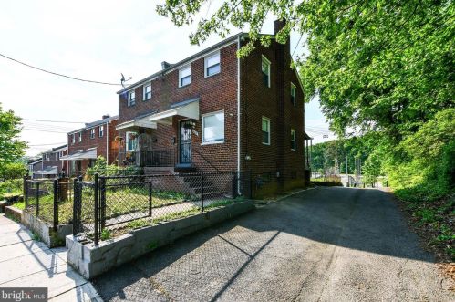 4201 Hildreth St, Washington, DC 20019-4937