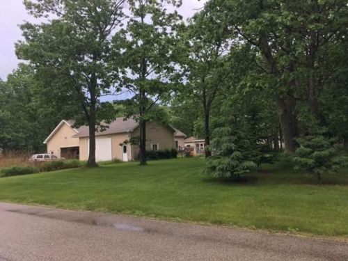 13 Weston Ave, Brampton, MI 49837-2361