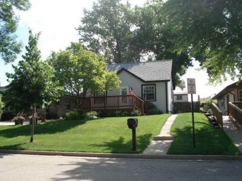 4648 46th St, Milwaukee, WI 53220-4106