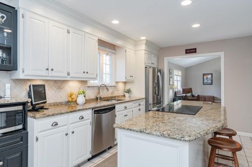 32 Crosswood Rd, Farmington CT 06032-1067 exterior