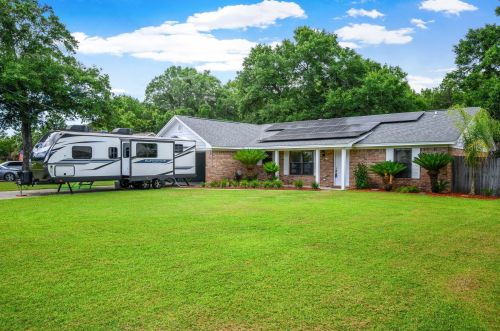 5812 Gulf Rd, Milton, FL 32583-2323