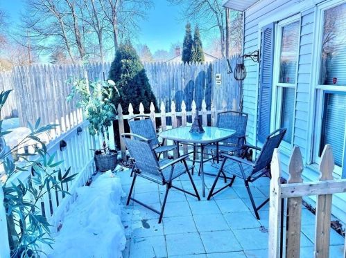 7 Groton St, Springfield, MA 01129-1633