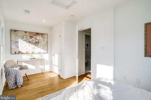 1727 16th St, Washington DC  20020-5661 exterior