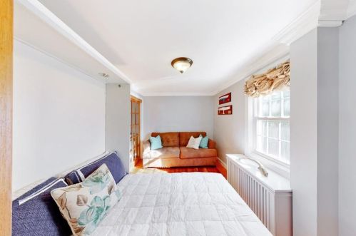 23 Baptist St, Middletown RI 02840-2520 exterior