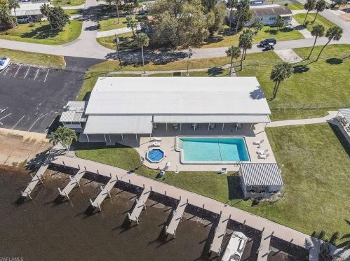 45 Henderson Dr, Naples FL 34114-8232 exterior