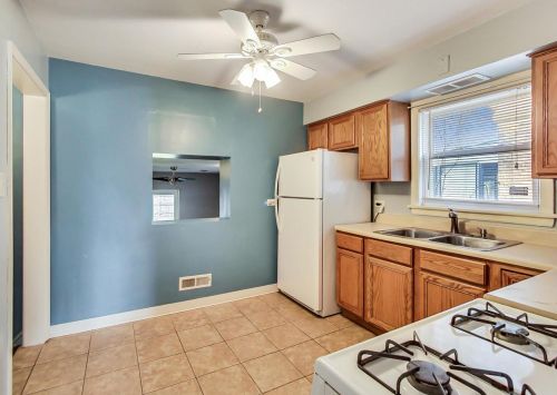 8908 Dorchester Ave, Chicago IL 60619-7005 exterior