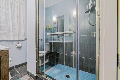 147 Race St, Pittsburgh PA 15208-1424 exterior