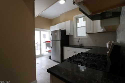 52 9th St, Newark, NJ 07107-1142