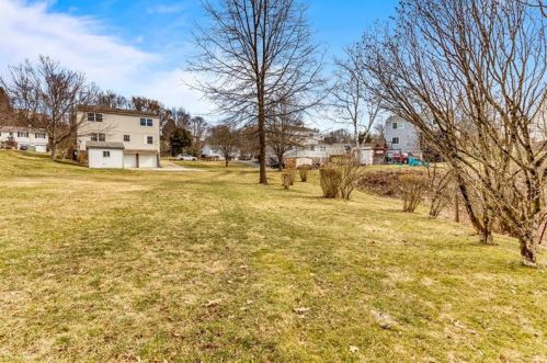 208 Darnley Dr, Moon Twp PA 15108-9753 exterior