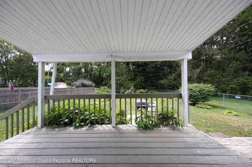 65 Little Silver Pkwy, Little Silver NJ 07739-1118 exterior