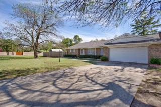 101 Thompson Dr, Ada, OK 74820-8249