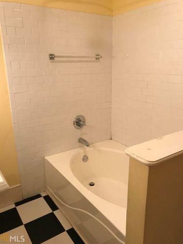 1528 Cambridge Ave, Atlanta GA 30337-2110 exterior