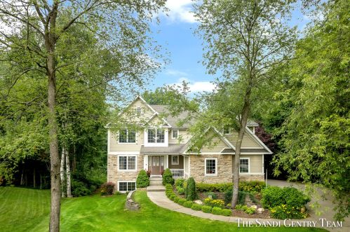 34 Boulder Dr, Meskegon, MI 49444-7743