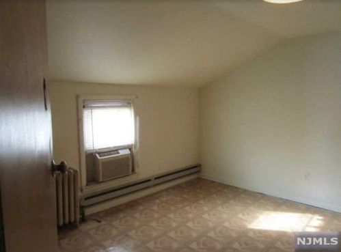 89 Clinton Pl, East Rutherford NJ 07073-1323 exterior