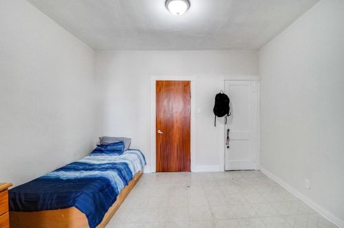 219 St, Union City NJ 07087-6305 exterior