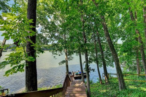 8388 Lake Dr, Lithonia GA  30039-5724 exterior