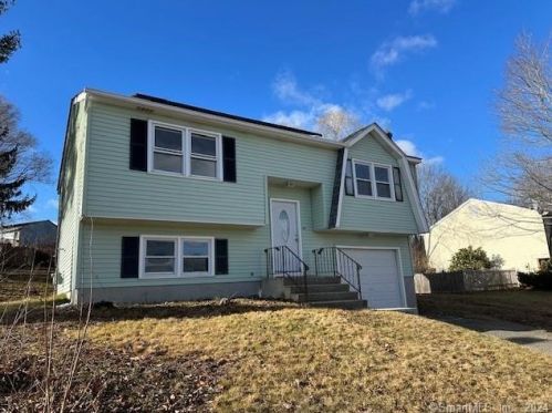 49 Nutmeg Dr, Torrington CT 06790-4122 exterior