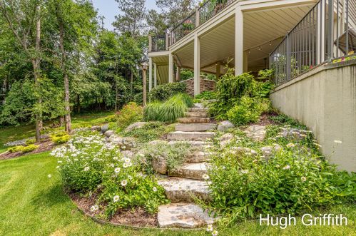 2041 Tall Pne Dr, Grand Rapids MI exterior