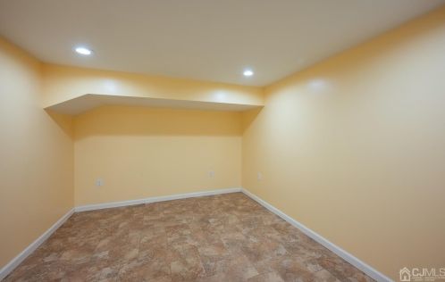 55 Oliver Ave, Edison NJ 08820-3122 exterior