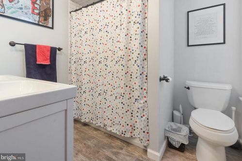 205 Carpenter St, Philadelphia PA 19146-2516 exterior