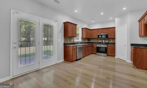 425 Cyn Way, Atlanta GA 30349-8798 exterior