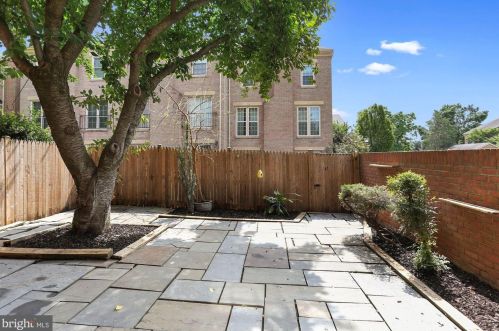 1454 Mclean Mews Ct, Mc Lean VA  22101-3824 exterior