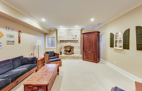 642 Euclid Ave, Elmhurst IL 60126-4338 exterior