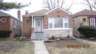 8805 Clyde Ave, Chicago, IL 60617-2904