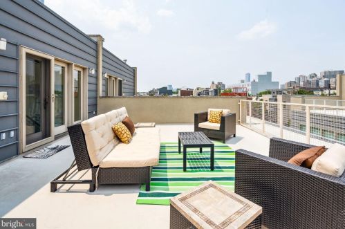 1433 Bainbridge St, Philadelphia PA 19146-2121 exterior