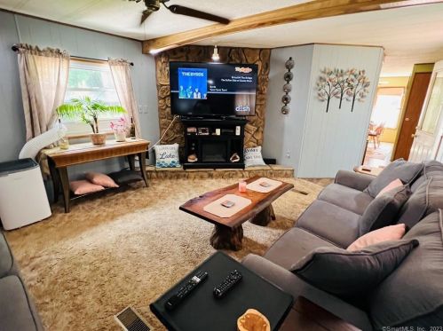 262 Shr Rd, Killingly CT 06241-1540 exterior