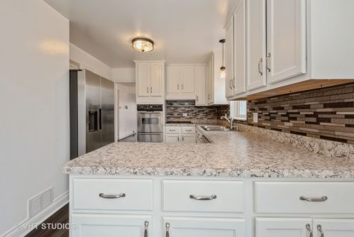 8715 Dante Ave, Chicago, IL 60619-7117