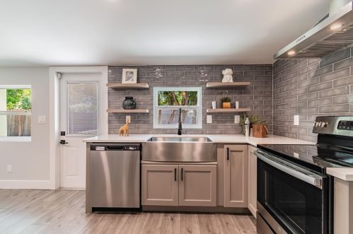 3609 Bay Ave, Tampa FL  33611-4220 exterior