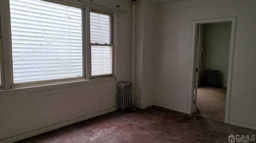 122 Madison Ave, Perth Amboy NJ 08861-4307 exterior