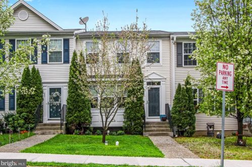 355 Dickens Dr, Lancaster, PA 17603-8859