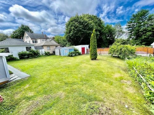 57 Maple Ave, North Andover MA 01845-3628 exterior