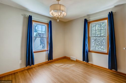 1051 Cumberland St, Saint Paul MN 55117-4870 exterior