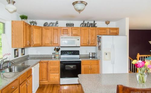 639 Old Colony Rd, Meriden CT 06451-6301 exterior