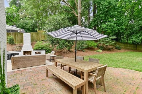 1856 Colland Dr, Atlanta GA 30318-2604 exterior