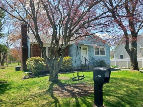 135 Grandview Ave, West Springfield, MA 01089-1814