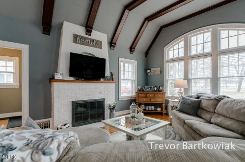 1177 Cornell Rd, Meskegon MI 49441-3833 exterior