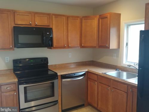 38 Coachlight Ct, New Castle DE  19720-3907 exterior