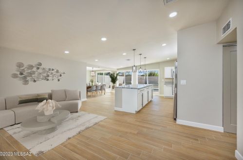 6904 Lurlene Dr, Tucson, AZ 85730-1647