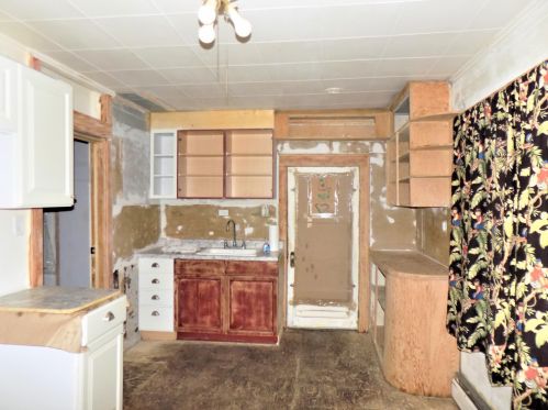 1031 James Ave, Meskegon MI 49442-2135 exterior