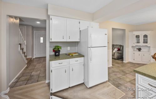 2253 Fawnwood Dr, Grand Rapids MI 49508-6519 exterior