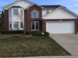 19705 Middle Brook Dr, Macomb Township, MI 48044-5717